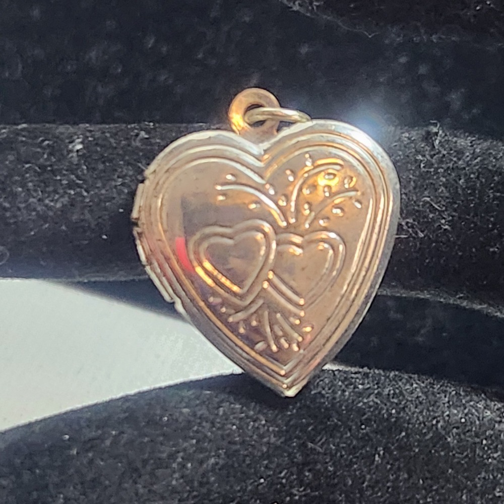 Vintage Etched Double Heart Locket Pendant silver Tone Photo Keepsake Charm
